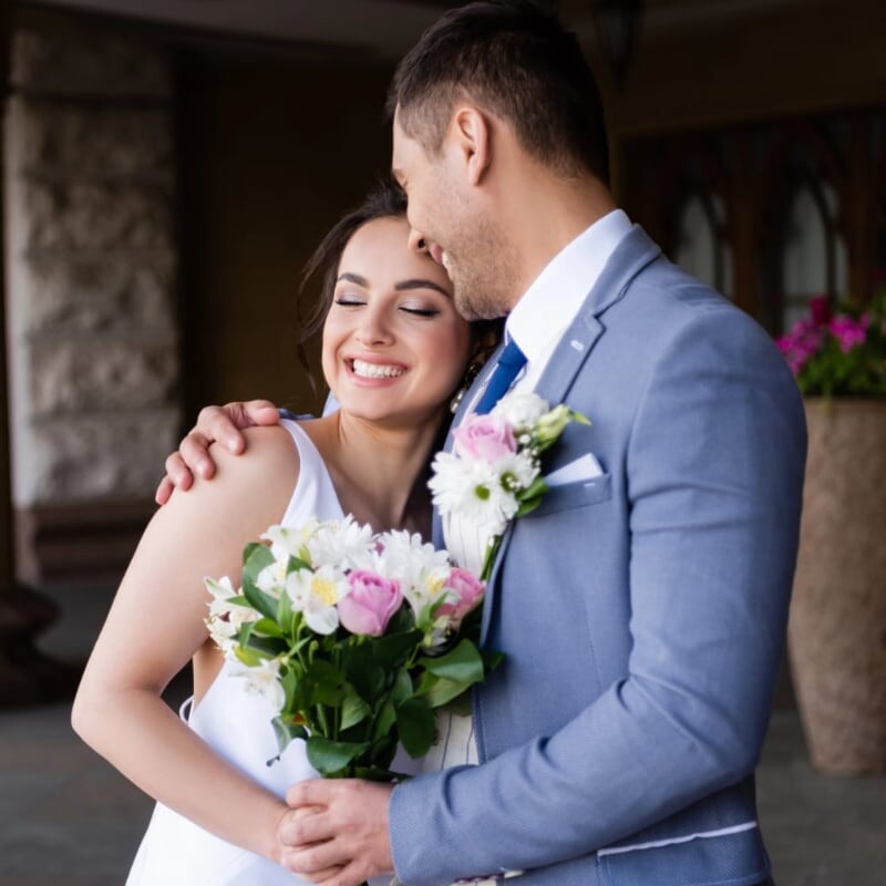 Casal confiante preparado para o casamento
