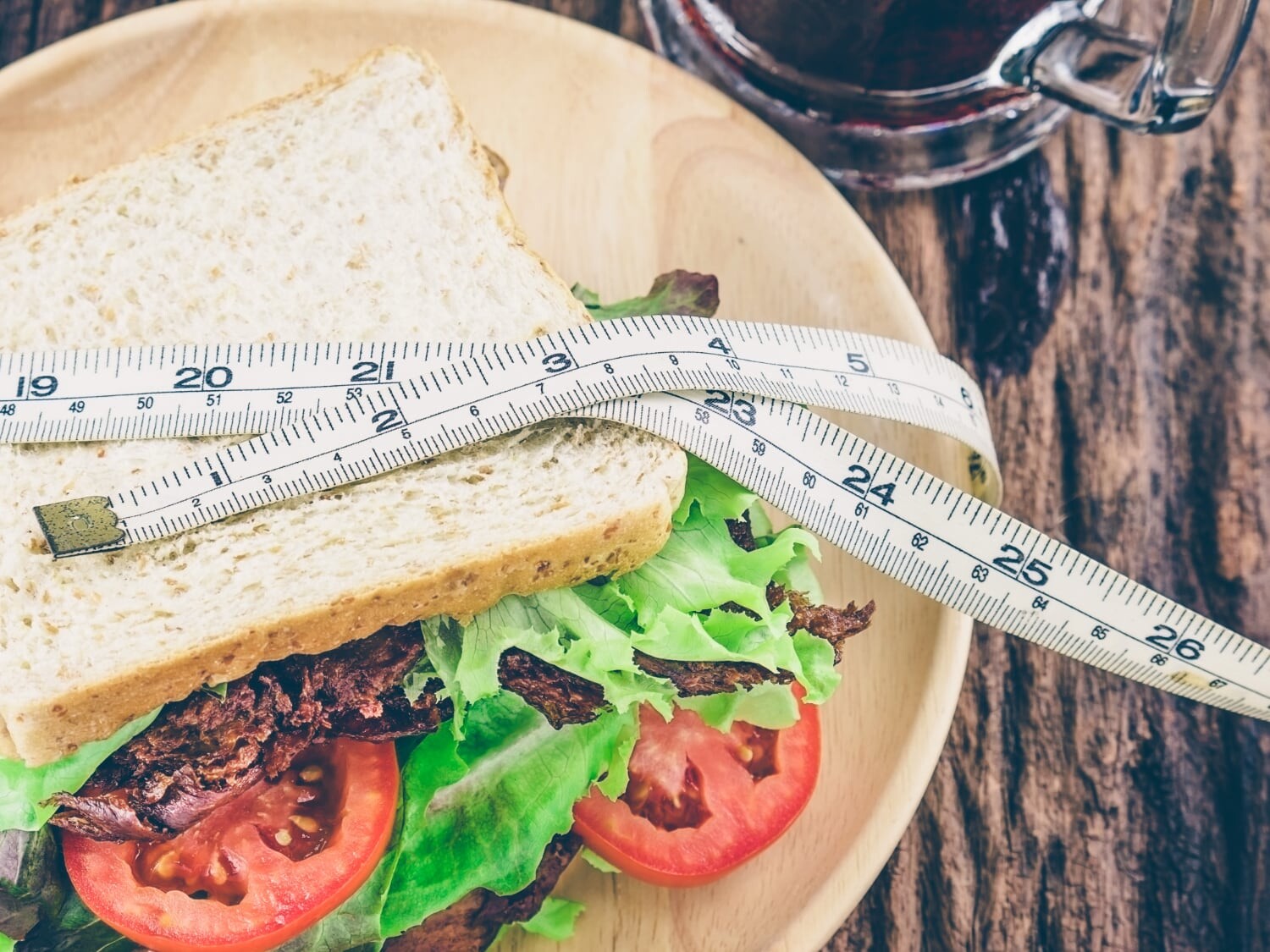 Cortar calorias de forma drástica não é uma boa ideia.